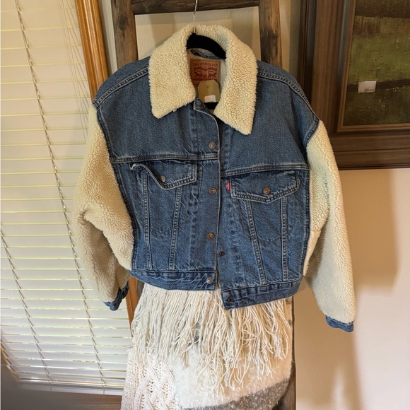 Levi's Denim Jacket with Cream Sherpa Lining - Picture 1 of 4